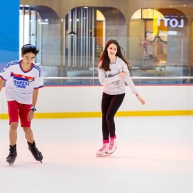 Vé trượt băng tại Sân trượt băng Vincom Ice Rink Royal City đã bao gồm giày - Áp dụng cả tuần