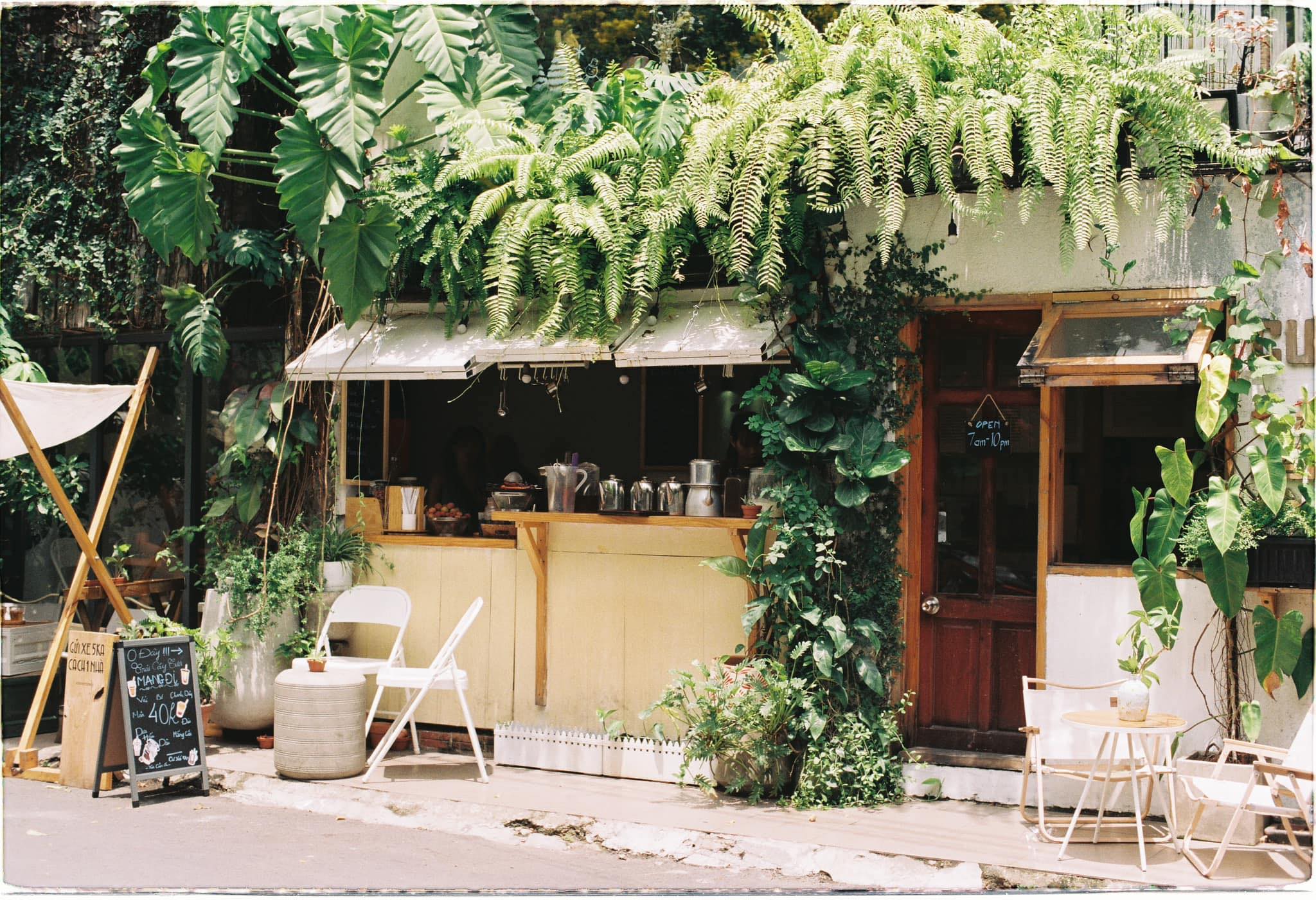 quan-cafe-binh-dan-gia-re-ha-noi-view-dep_621