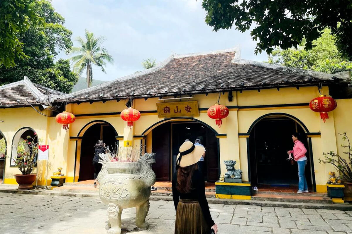 Mieu-ba-Phi-Yen