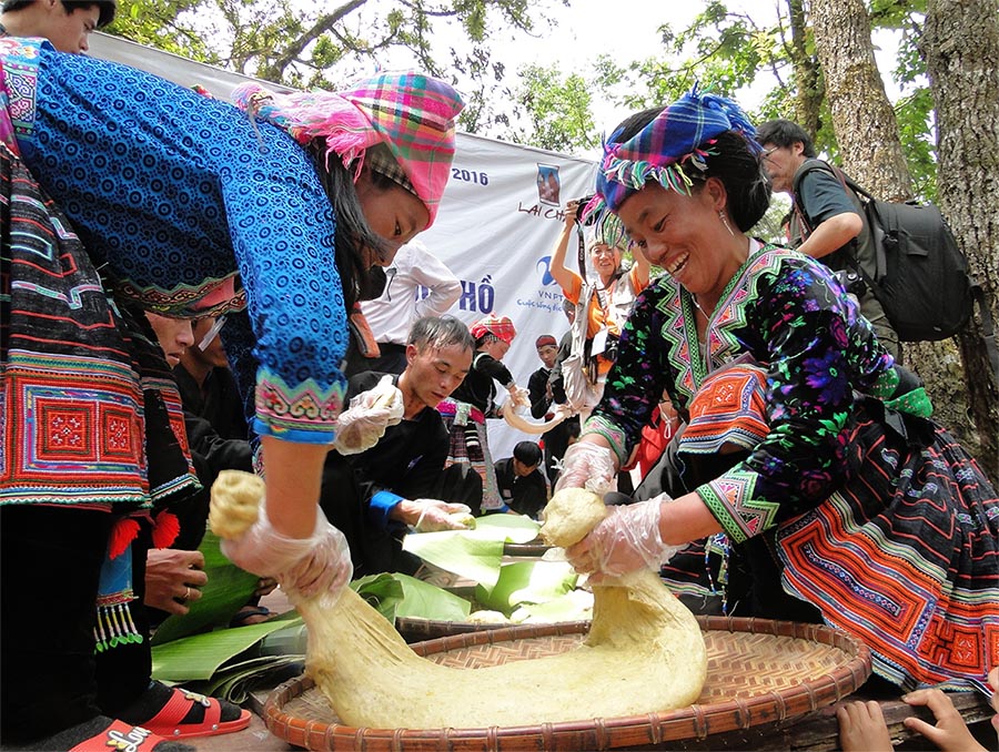 an-banh-day-du-lich-tay-bac