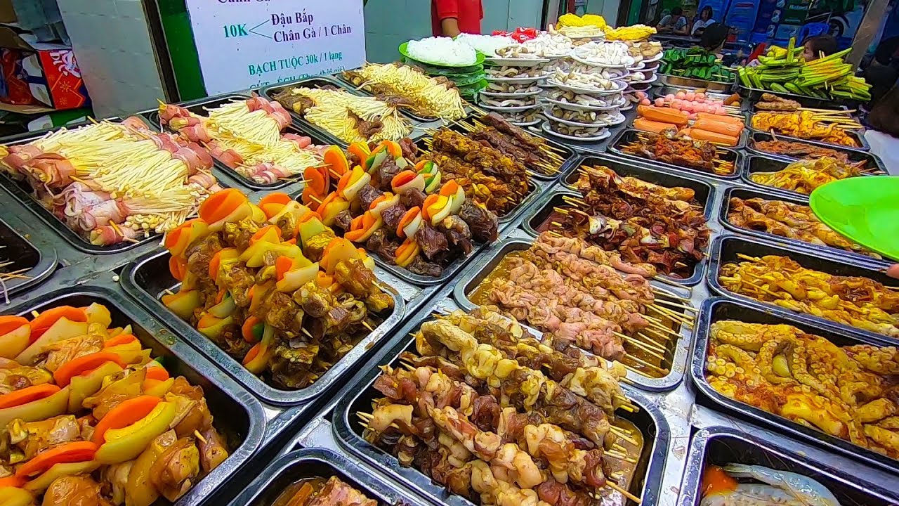 Khu ăn vặt Hùng Vương có nhiều món đồ ăn tuyệt ngon ở Sài Gòn (Ảnh ST)