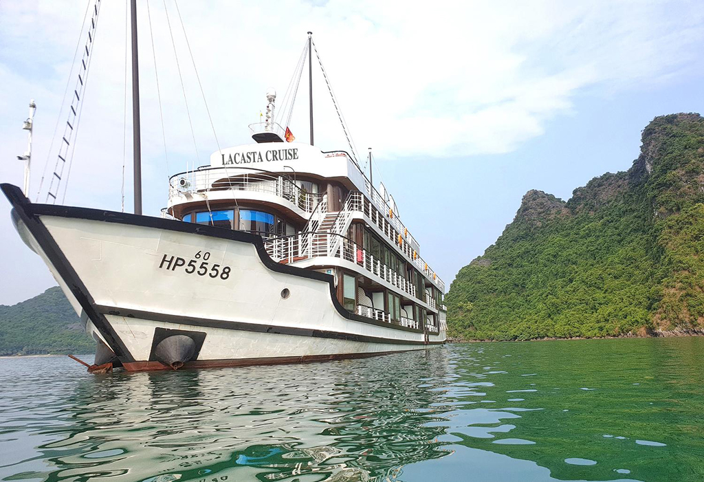 du-thuyen-5-sao-La-Casta-Cruise
