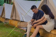 Cắm trại giữa thiên nhiên và hoạt động giải trí ngoài trời cho bé
