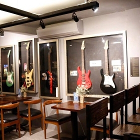 1995 Bức Tường Story