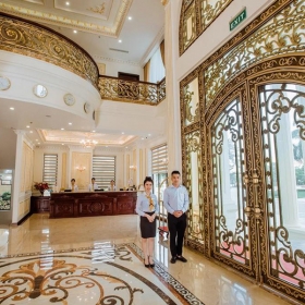 Khách sạn Dragon Legend