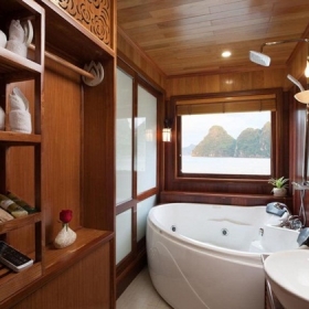 Du Thuyền Royal Wings