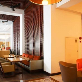 Khách Sạn Equatorial Đẳng Cấp 5 Sao - Nhà Hàng Chit Chat