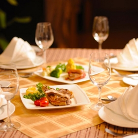 Khách sạn Hoàng Yến I Bình Dương