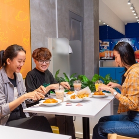 Bready Bánh Mì Tươi - Burger Đĩa Bay