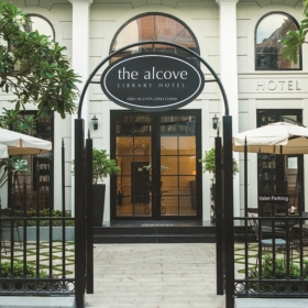 Alcove Library Hotel