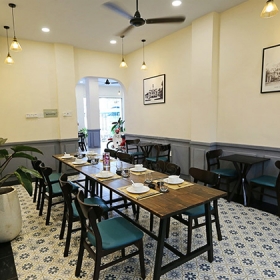 Á Đông Riverside Food & Beer