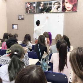 Viện tạo mẫu tóc Idol