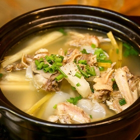 Nhà Hàng Gà Đất 