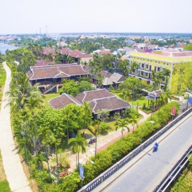 Phố Hội Riverside Resort