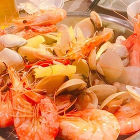 Lẩu hơi đặc biệt có cá tầm, tôm, ngao - Áp dụng buổi trưa tại Lẩu hơi Cosmos