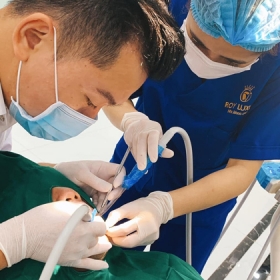 Nha khoa Quốc tế Roy Luxury