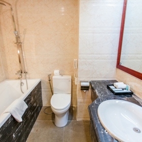 Từ Sơn Luxury Hotel