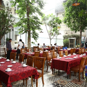 Nhà Hàng Hòn Đất