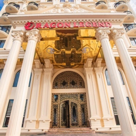 Khách sạn Dragon Legend