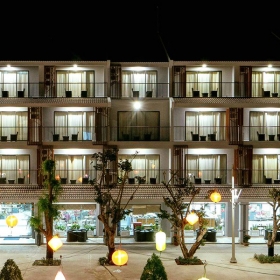 GREEN HOTEL MANAGEMENT