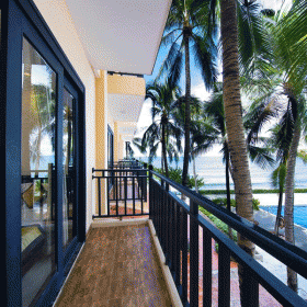 Hòn Rơm Central Beach Resort