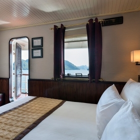 Du thuyền Emerald 4 sao