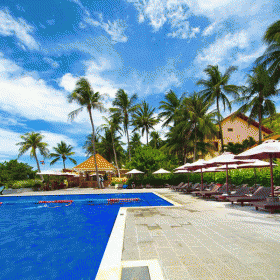 Hòn Rơm Central Beach Resort