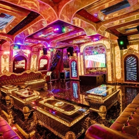 Khách sạn Dragon Legend