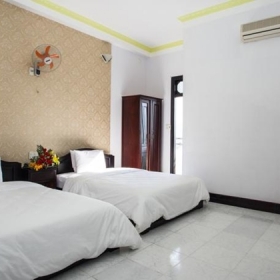 Golden Tulip Hotel 3 sao 