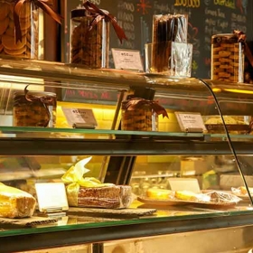 Khách Sạn Equatorial Đẳng Cấp 5 Sao - Nhà Hàng Chit Chat