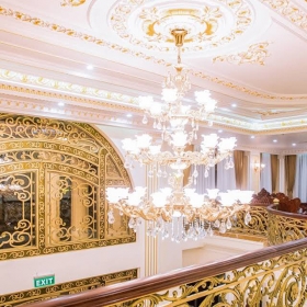 Khách sạn Dragon Legend