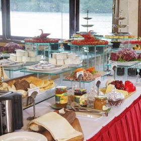 Du Thuyền Royal Wings