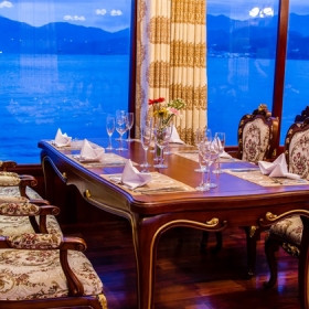 Du thuyền Hoàng Đế Nha Trang