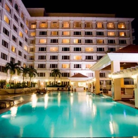 Khách Sạn Equatorial Đẳng Cấp 5 Sao - Nhà Hàng Chit Chat