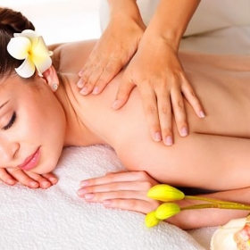 Massage trị liệu thắt lưng chuyên sâu tại Đinh Tâm Spa
