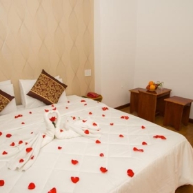 Golden Tulip Hotel 3 sao 