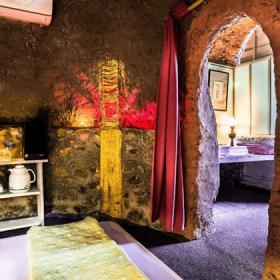 Quần thể Arts Hotel - Đào Anh Khánh 