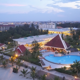 Centara Sandy Beach Resort Đà Nẵng