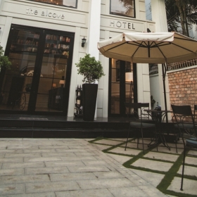 Alcove Library Hotel