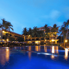 Hòn Rơm Central Beach Resort