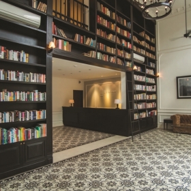 Alcove Library Hotel