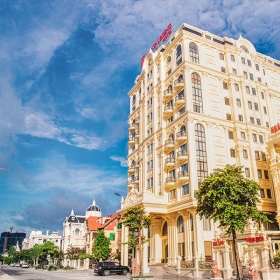 Khách sạn Dragon Legend