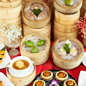 Combo Dimsum há cảo tôm tươi, bánh bao xá xíu, mochi đào tại Ngan Dinh Restaurant