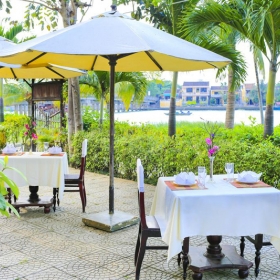 Phố Hội Riverside Resort