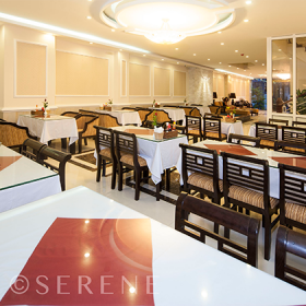 Khách sạn Serene Palace Huế 3