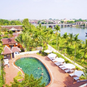 Phố Hội Riverside Resort
