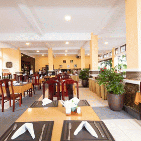 Hòn Rơm Central Beach Resort