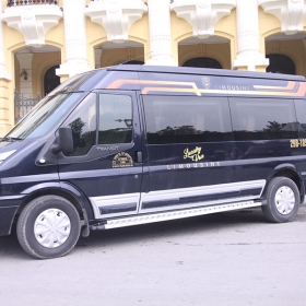 LUXURY VAN LIMOUSINE