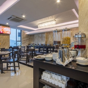 Khách sạn Meriton Nha Trang