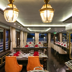 Du thuyền Athena Cruises